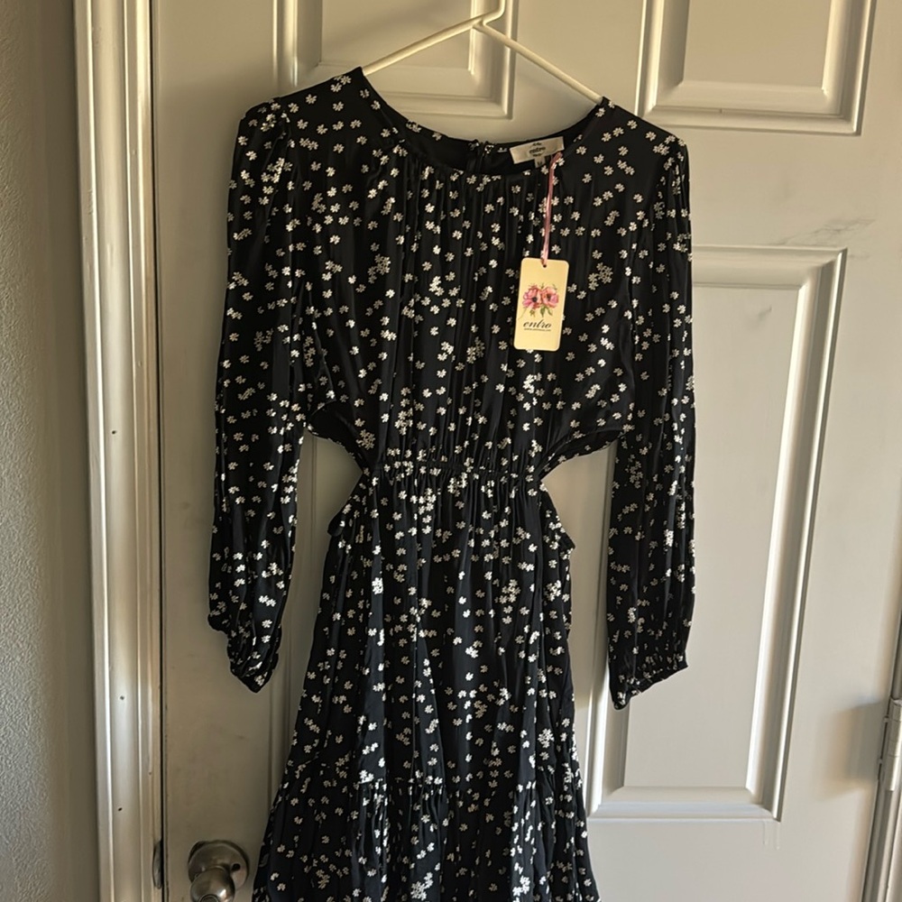 Black and white daisy dress